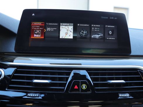 Used 2018 BMW 530i w/ Premium Package image 29