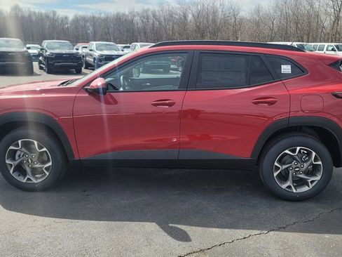 New 2026 Chevrolet Trax LT w/ Driver Confidence Package FWD image 7