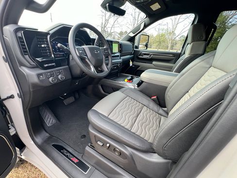 New 2026 Chevrolet Silverado 2500 ZR2 image 3