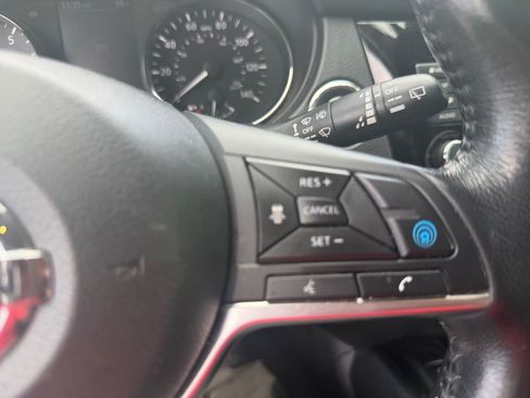 Used 2019 Nissan Rogue SV w/ Premium Package FWD image 23