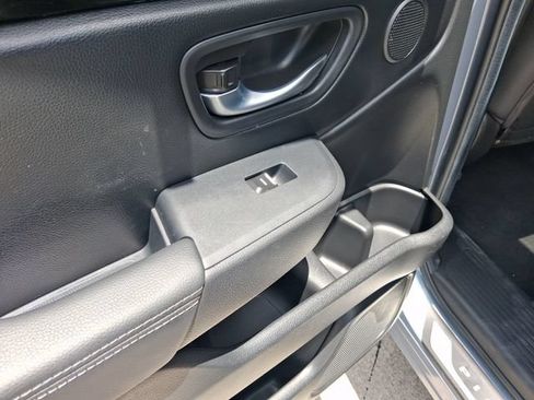 Used 2025 Honda Pilot Touring image 10