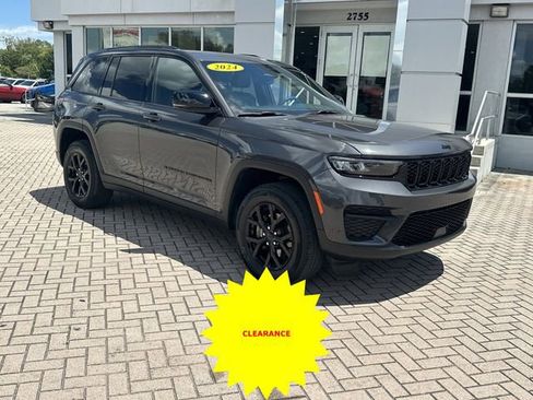 Used 2024 Jeep Grand Cherokee Altitude RWD image 5
