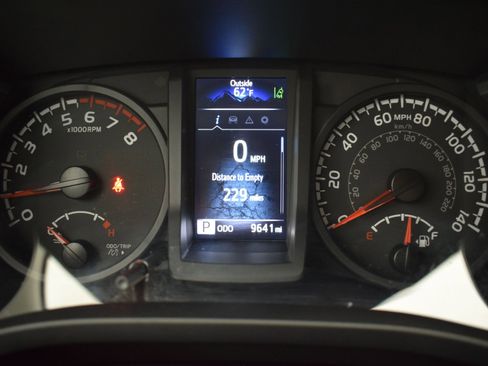 Used 2022 Toyota Tacoma SR image 18