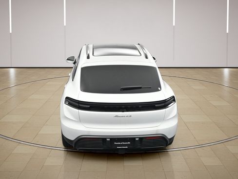 Certified 2025 Porsche Macan 4S Electric AWD/4WD image 36