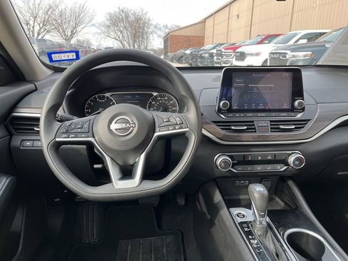 Used 2024 Nissan Altima 2.5 SV image 21