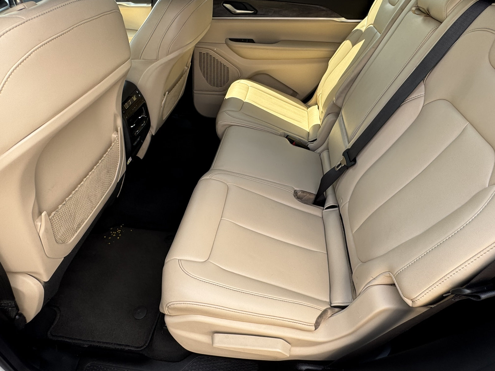 Used 2025 Jeep Grand Cherokee L Limited RWD image 24