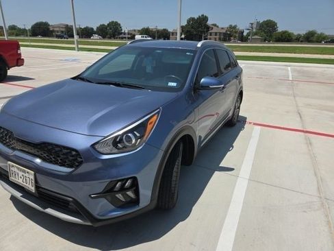 Used 2022 Kia Niro EX Premium FWD image 3