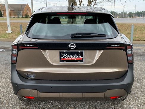 New 2026 Nissan Kicks S image 4