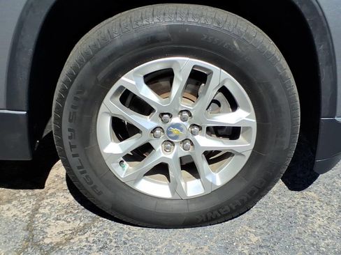 Used 2020 Chevrolet Traverse LT FWD image 11