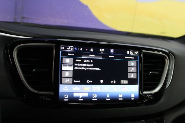 Used 2026 Chrysler Pacifica Select FWD image 19