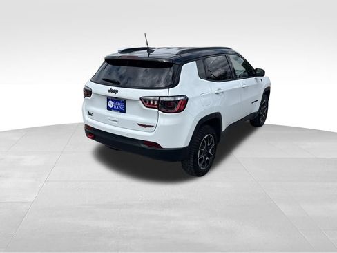 Used 2025 Jeep Compass Trailhawk AWD/4WD image 7