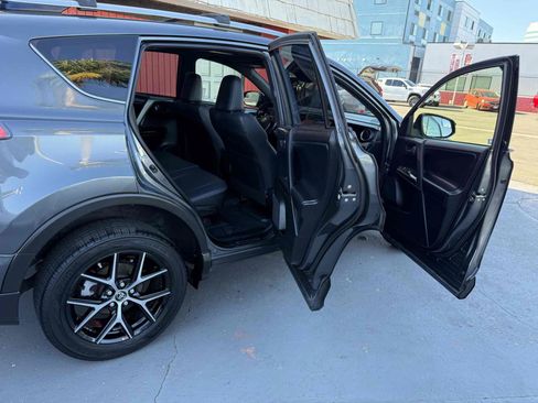 Used 2018 Toyota RAV4 SE w/ All Weather Liner Package FWD image 56