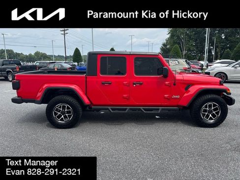 Used 2023 Jeep Gladiator Overland w/ LED Lighting Group AWD/4WD image 8