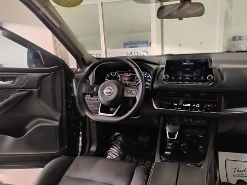 Used 2024 Nissan Rogue SV w/ SV Premium Package FWD image 37