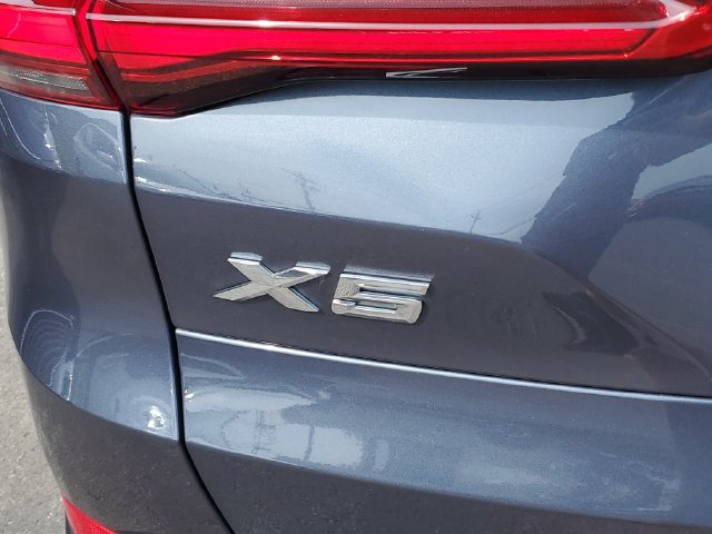 Used 2019 BMW X5 xDrive40i w/ Premium Package 2 AWD/4WD image 7