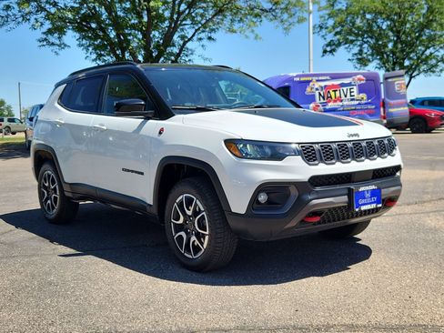 Used 2025 Jeep Compass Trailhawk AWD/4WD image 7