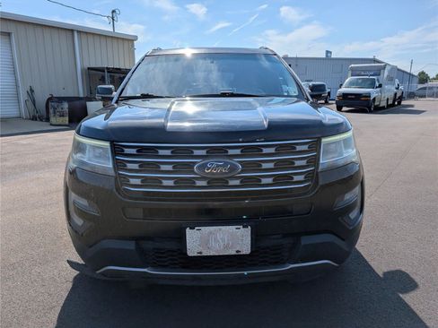 Used 2017 Ford Explorer XLT w/ Equipment Group 202A FWD image 7