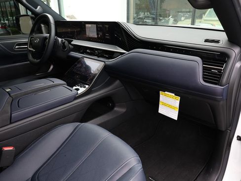 Certified 2026 INFINITI QX80 4WD w/ Sport Exterior Package image 26