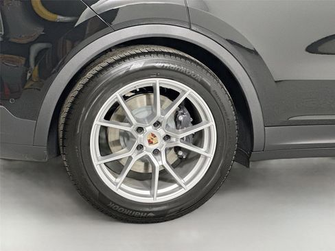 Certified 2026 Porsche Cayenne Coupe AWD/4WD image 13