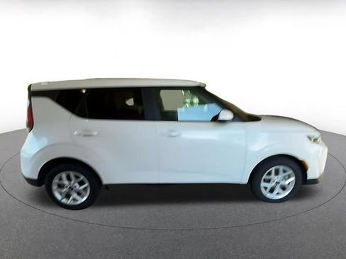 Certified 2025 Kia Soul LX w/ LX Technology Package FWD image 11