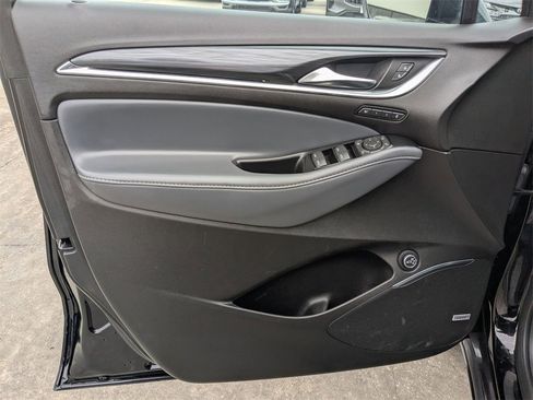 Used 2024 Buick Enclave Premium image 11