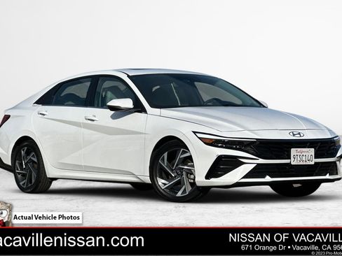 Used 2025 Hyundai Elantra Limited FWD image 1