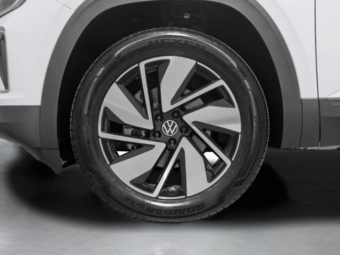 Used 2024 Volkswagen Atlas SE w/ Black Wheel Package FWD image 49