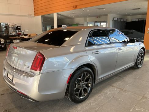 Used 2017 Chrysler 300 S image 5