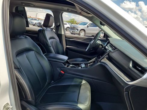 Used 2023 Jeep Grand Cherokee Limited AWD/4WD image 29