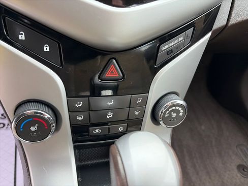 Used 2014 Chevrolet Cruze LT w/ RS Package image 28