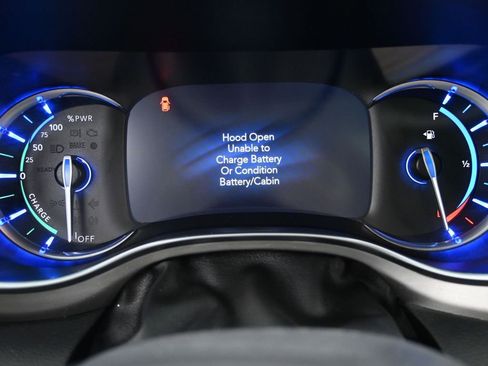 Used 2022 Chrysler Pacifica Limited w/ Uconnect Theater Family Group image 14