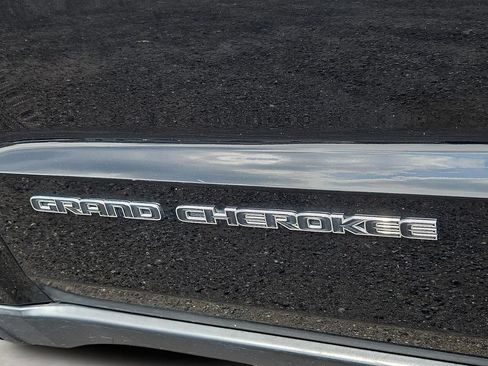 Used 2019 Jeep Grand Cherokee Limited AWD/4WD image 28