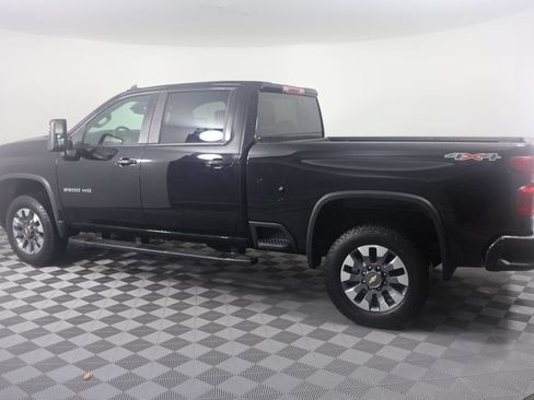 Used 2024 Chevrolet Silverado 2500 Custom AWD/4WD image 5