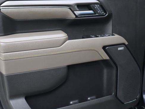 Used 2022 Chevrolet Silverado 1500 ZR2 w/ Technology Package image 18