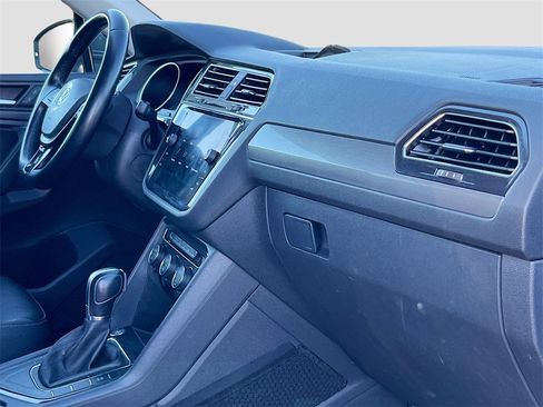 Used 2019 Volkswagen Tiguan SE image 30
