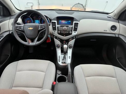 Used 2016 Chevrolet Cruze LT FWD image 4