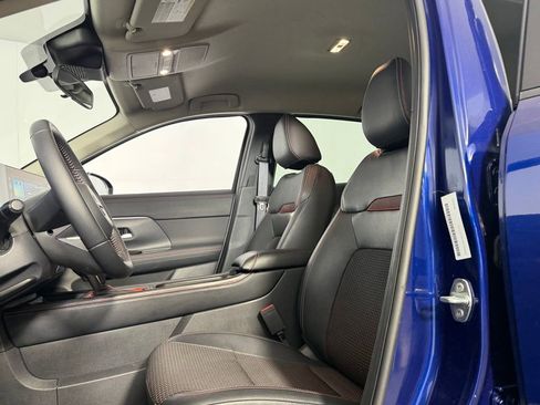 Used 2025 Nissan Kicks SR FWD image 19