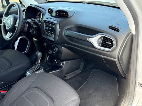 Used 2018 Jeep Renegade Latitude image 19