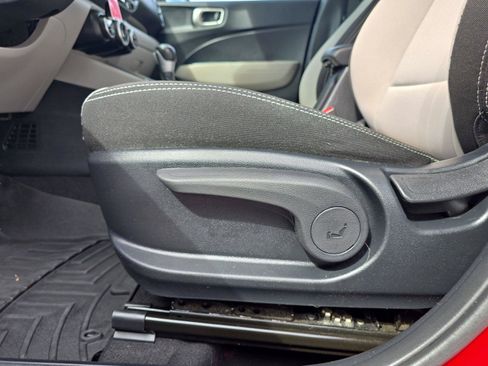 Used 2023 Hyundai Venue SEL FWD image 20