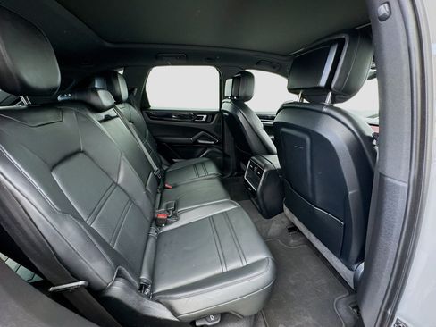 Used 2023 Porsche Cayenne Platinum Edition AWD/4WD image 19