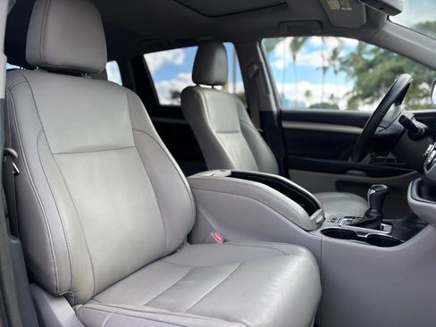 Used 2017 Toyota Highlander XLE image 9