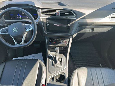 Certified 2024 Volkswagen Tiguan SE w/ Panoramic Sunroof Package image 25