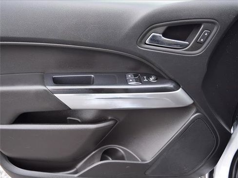 Used 2022 Chevrolet Colorado LT w/ Fleet Safety Package image 19