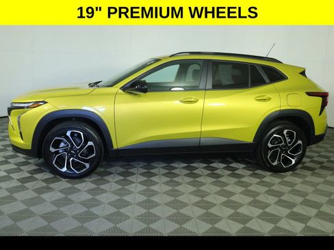 Used 2024 Chevrolet Trax RS w/ Sunroof Package FWD image 7