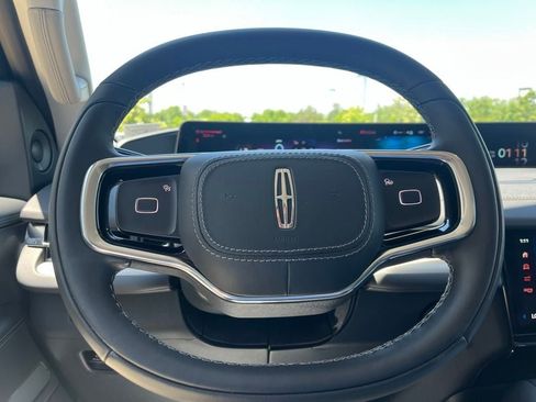 Used 2026 Lincoln Navigator Premiere AWD/4WD image 26