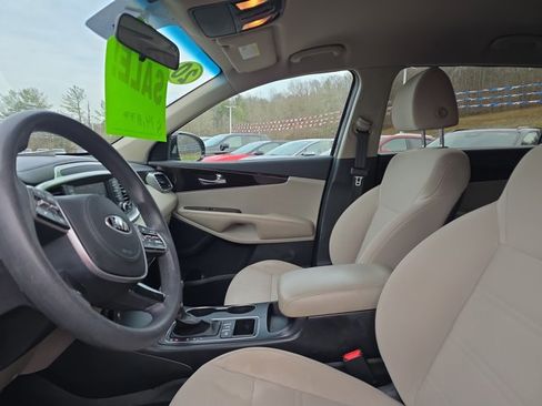 Used 2020 Kia Sorento LX image 12