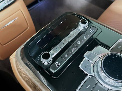 Used 2022 Genesis G90 3.3T Premium RWD image 28