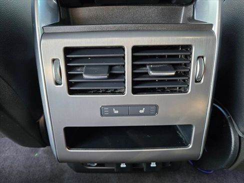 Used 2018 Land Rover Range Rover Sport SE image 19