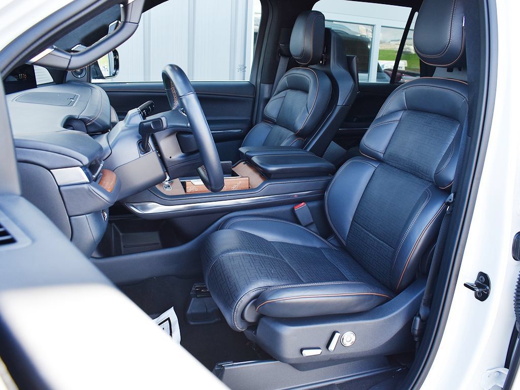 Used 2025 Lincoln Navigator L Black Label AWD/4WD image 5