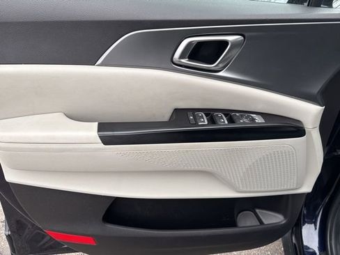 Used 2024 Kia Carnival LX image 15